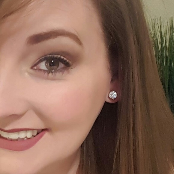 Meet your Posher, Amanda - Picture 1 of 1